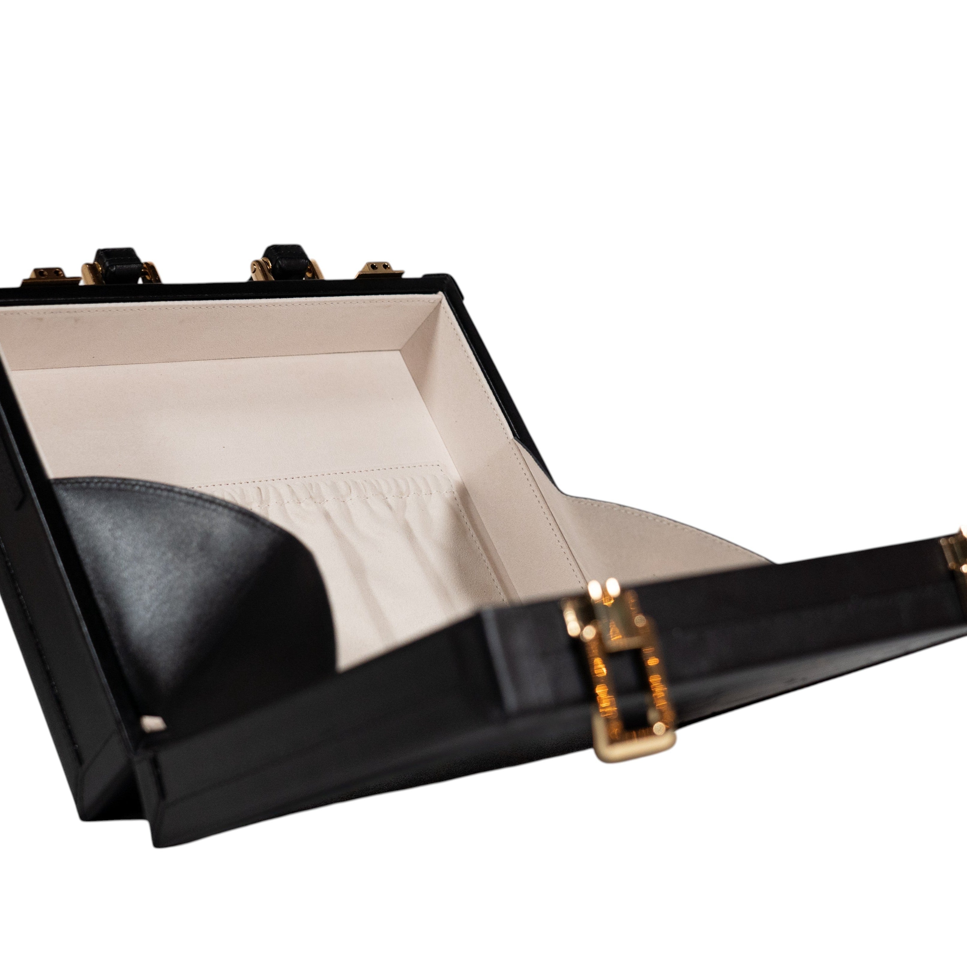 The Kleo Black Engraved