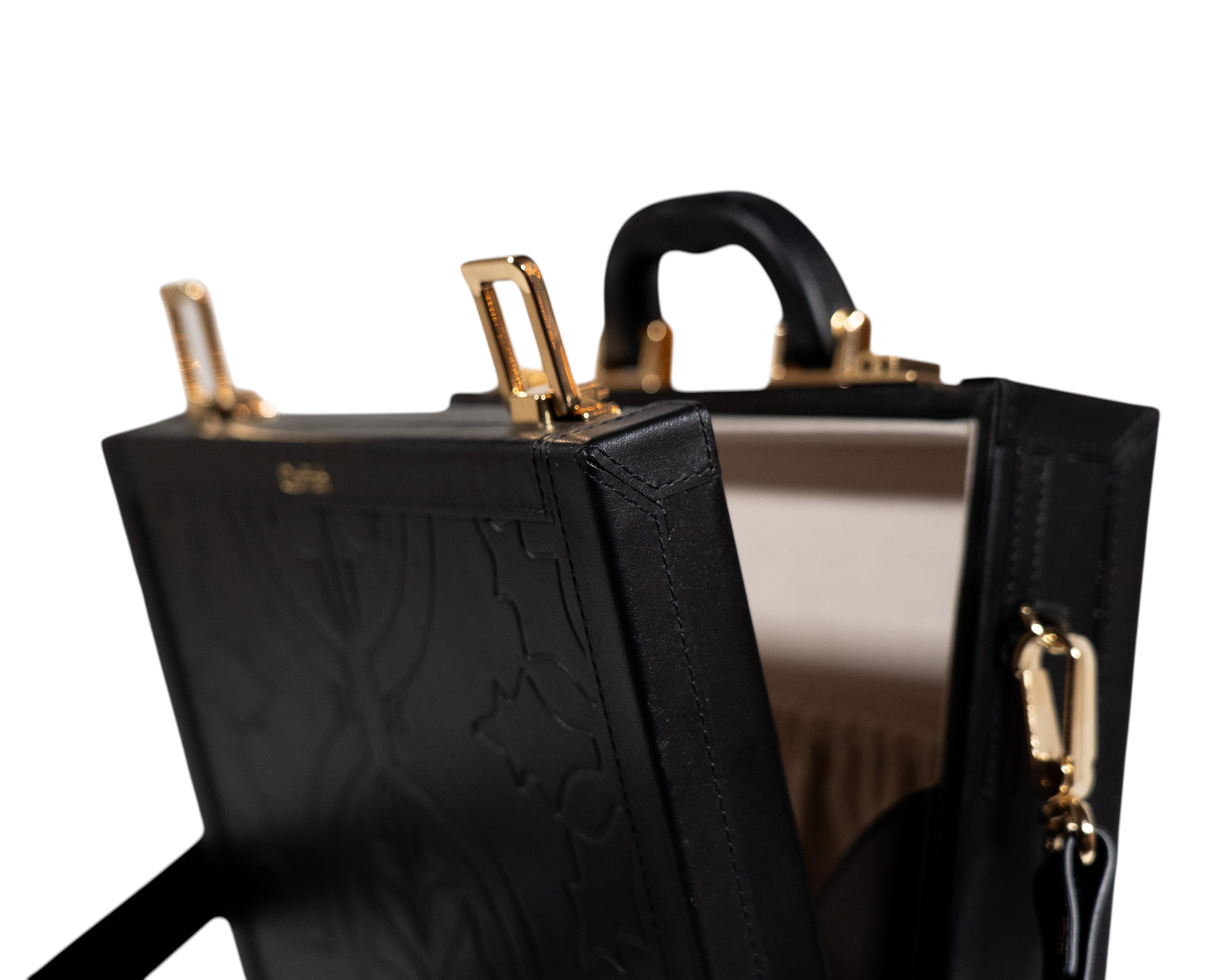 The Kleo Black Engraved