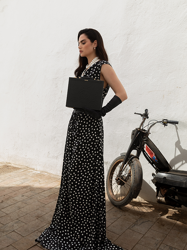 The Kleo Black Engraved