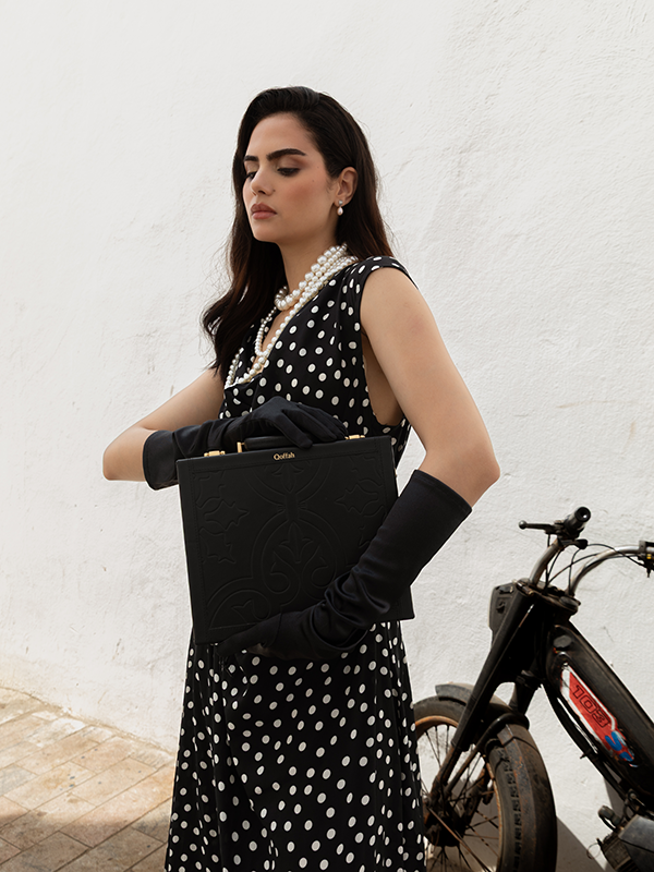 The Kleo Black Engraved