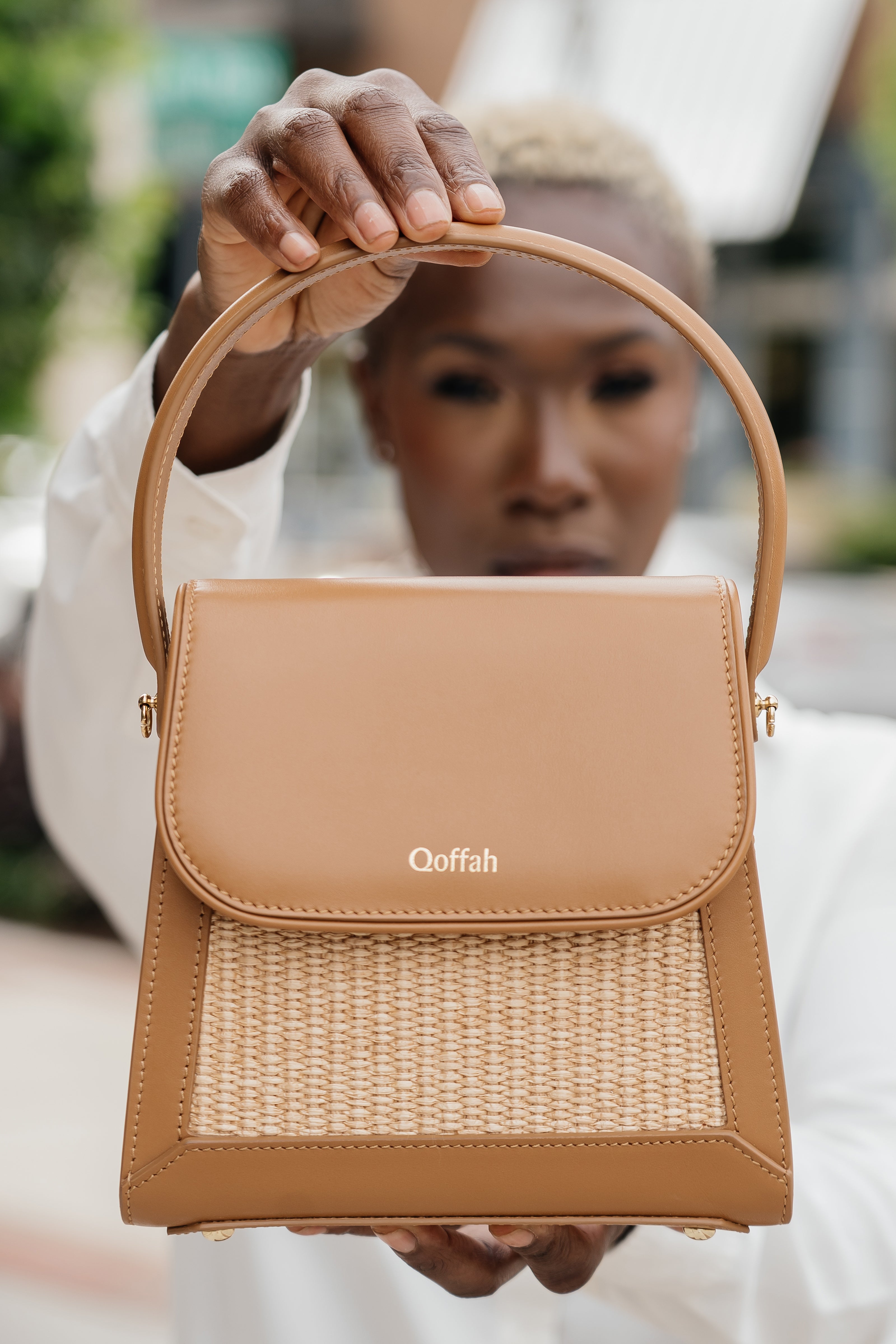 smoothmoodLiv Bag キャメル La Madeleine Caramel | Elegant Luxury Handbag - QOFFAH