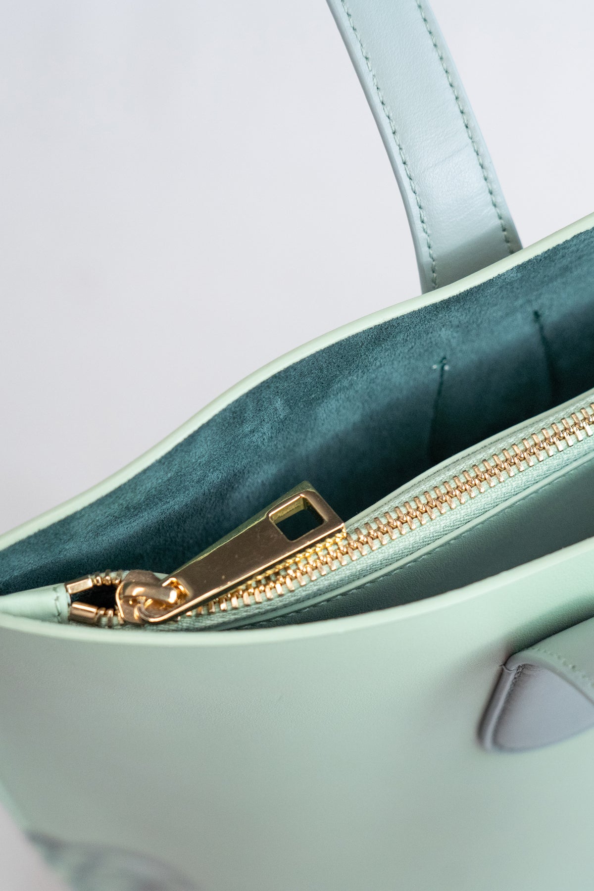 qoffah-the-ilsa-green-with-strap