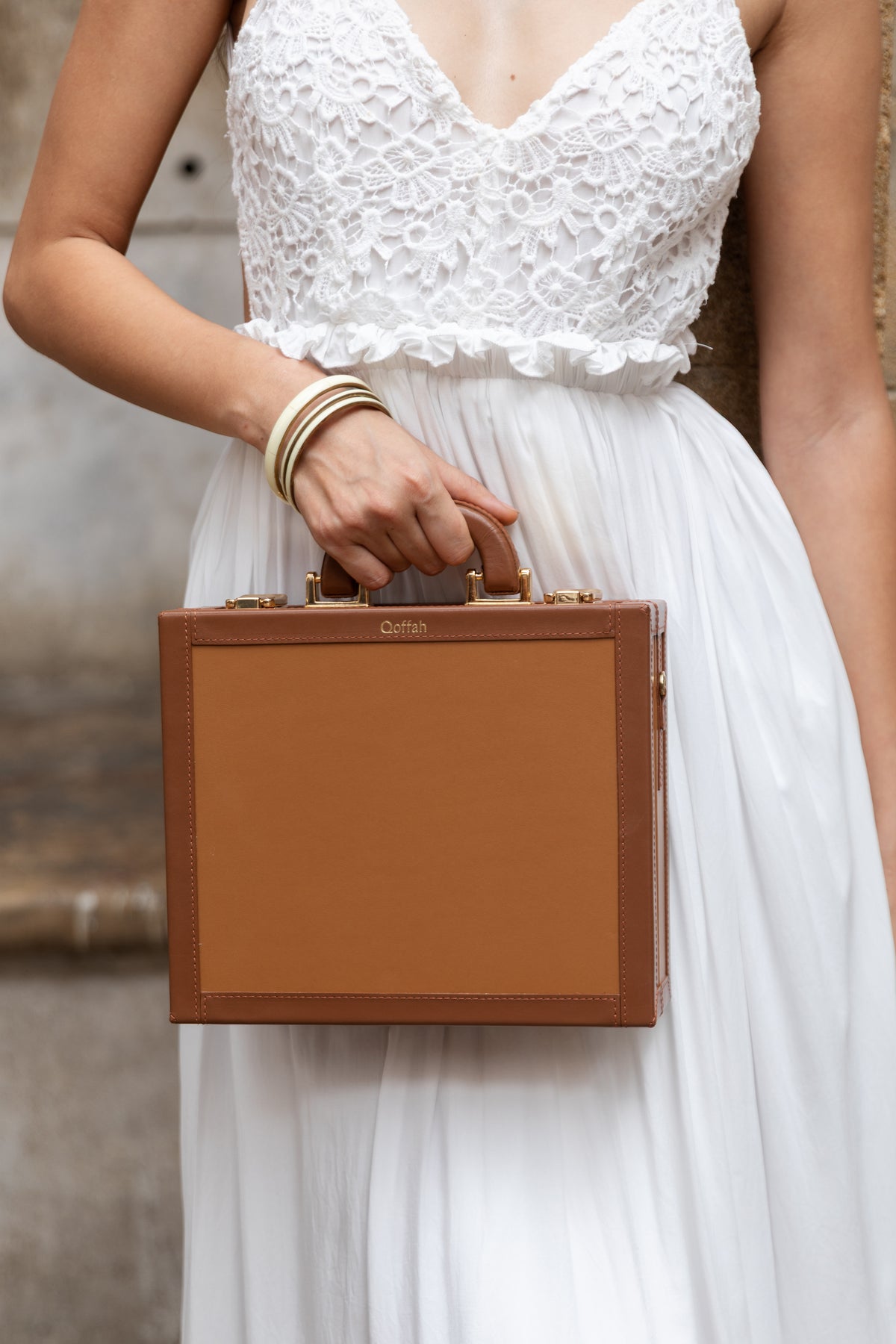 qoffah-the-kleo-brown-lifestyle-carry-2